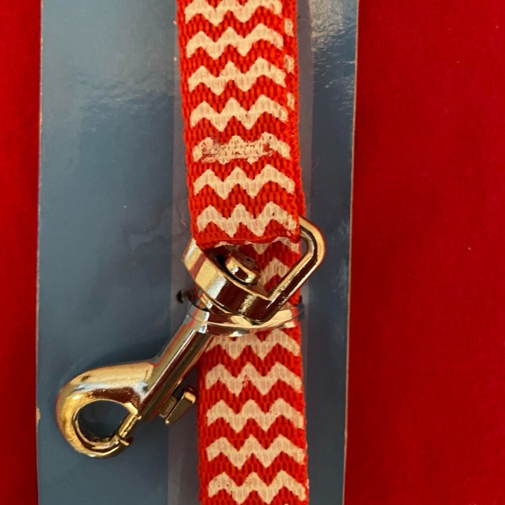 Dog Leash: NWT 4-foot Red & White Chevron Pet Leash